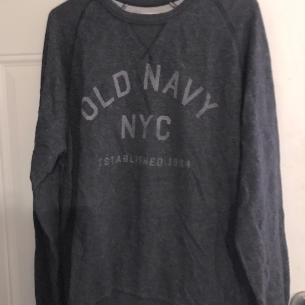 Soft old navy long sleeve extra large can be  worn by men or woman